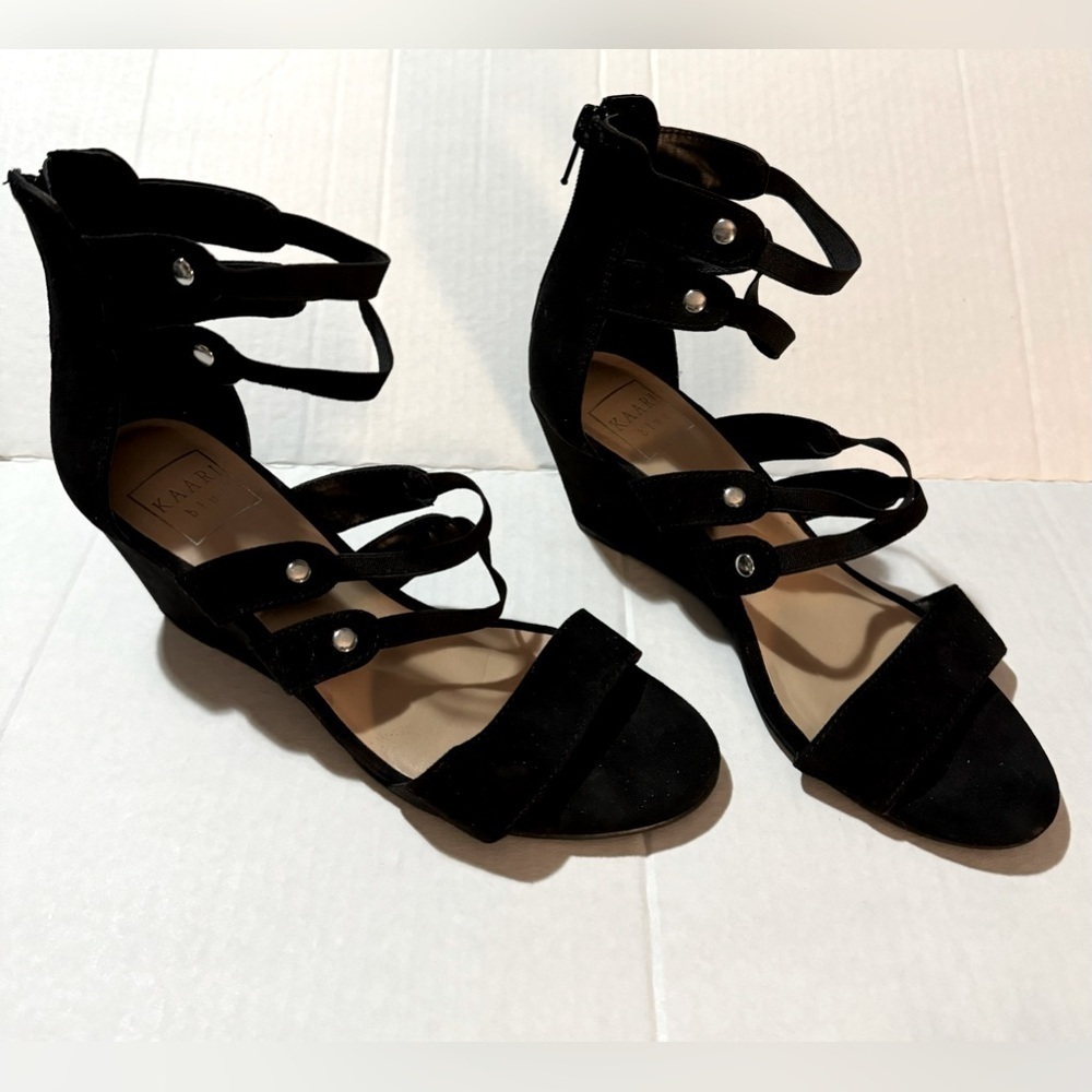Kaari Blue wedges